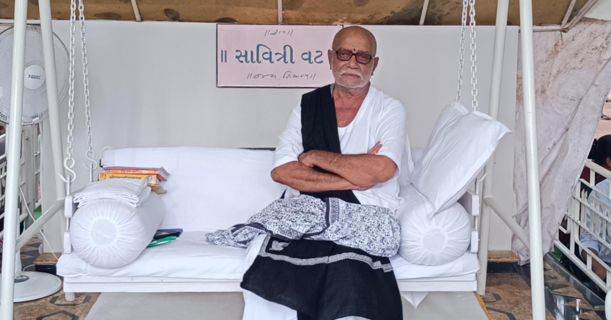 Morari Bapu shares inspirational message for Diwali, New Year/Morari Bapu extends Diwali, New Year wishes with a message of enlightenment, peace